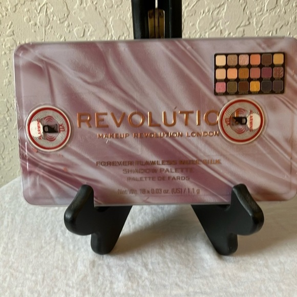Revolution: Makeup Revolution Forever Flawless Palette- Nude - Picture 1 of 16